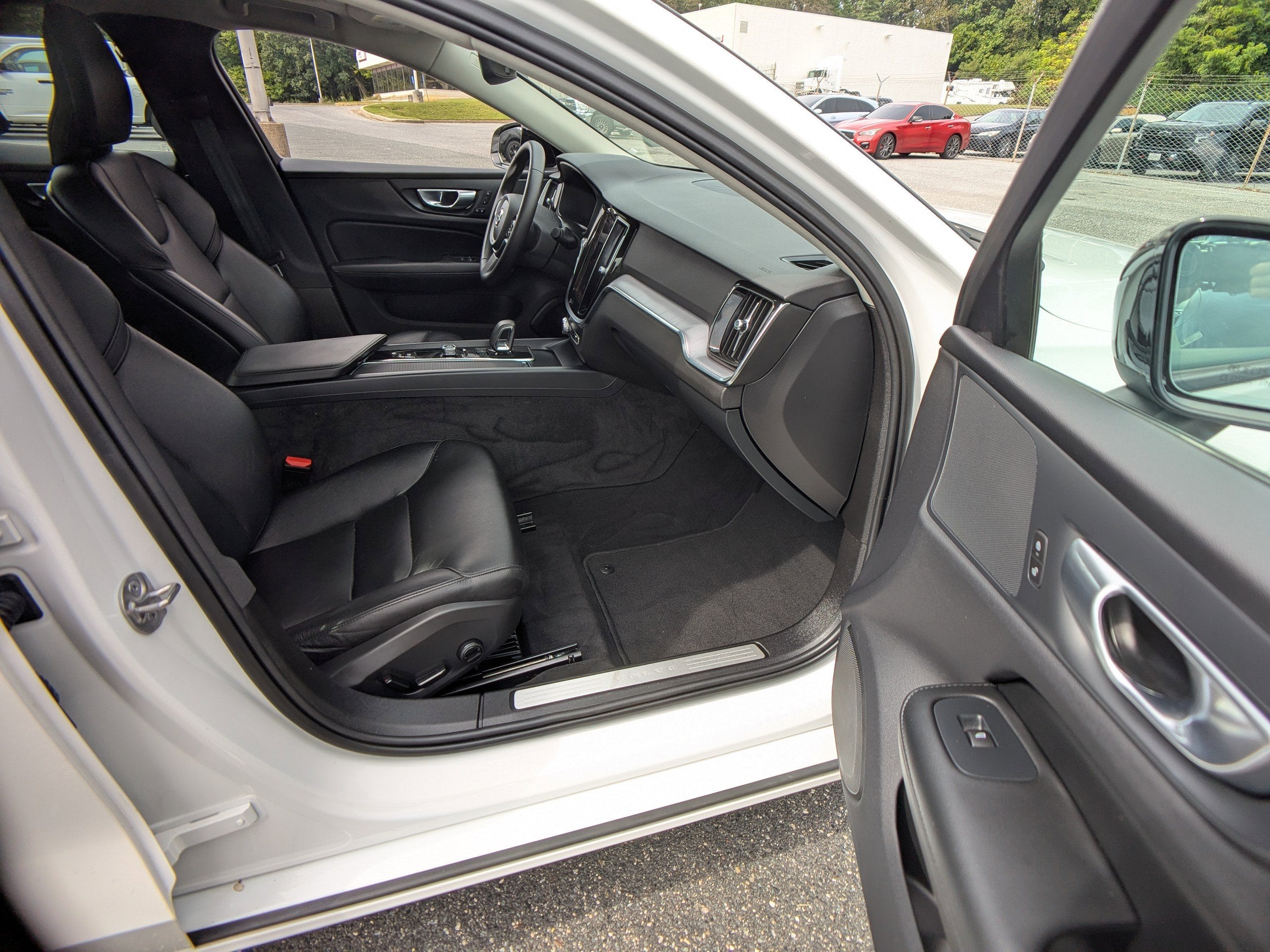 2024 Volvo S60 Core Dark Theme