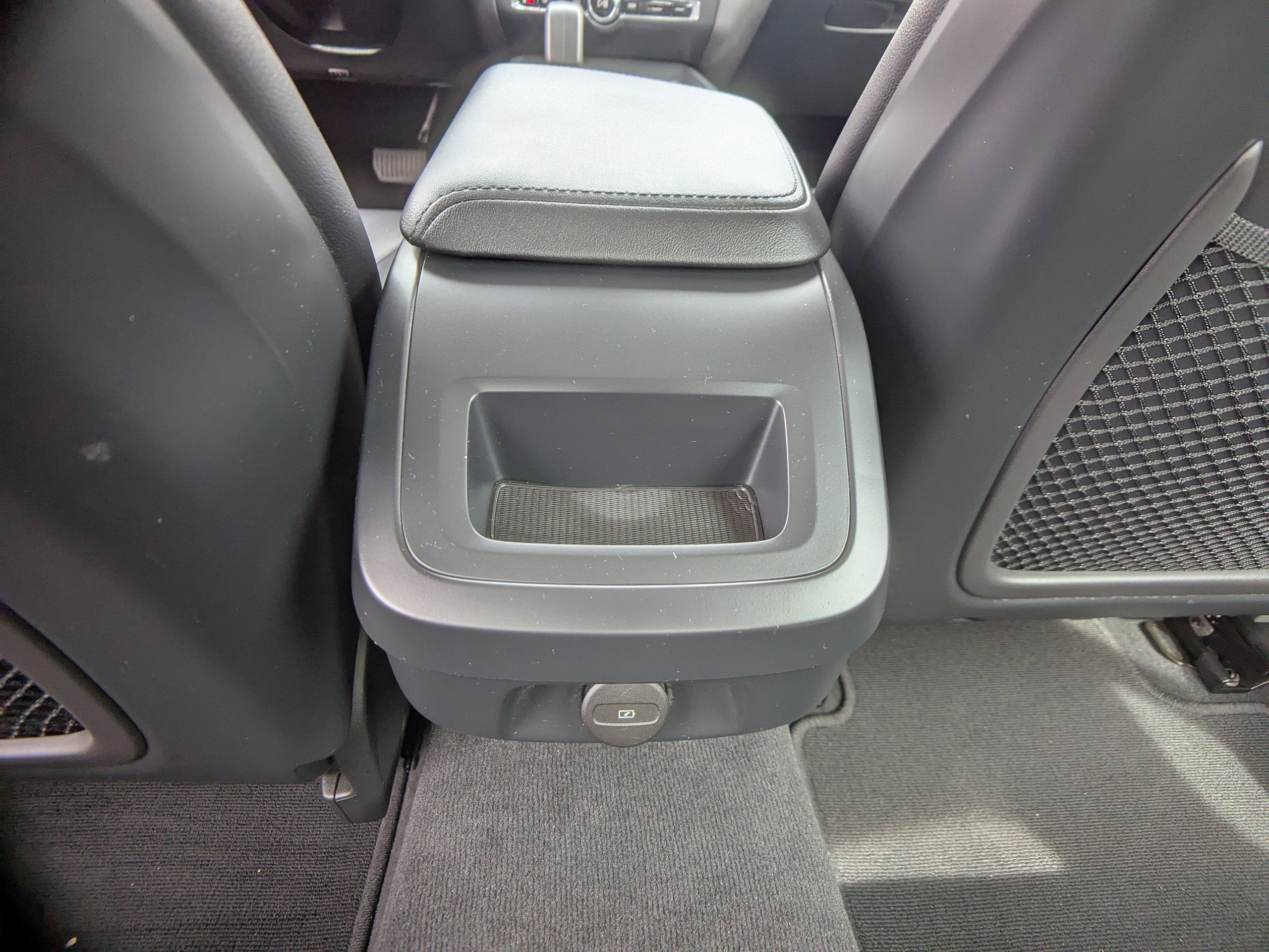 2024 Volvo S60 Core Dark Theme