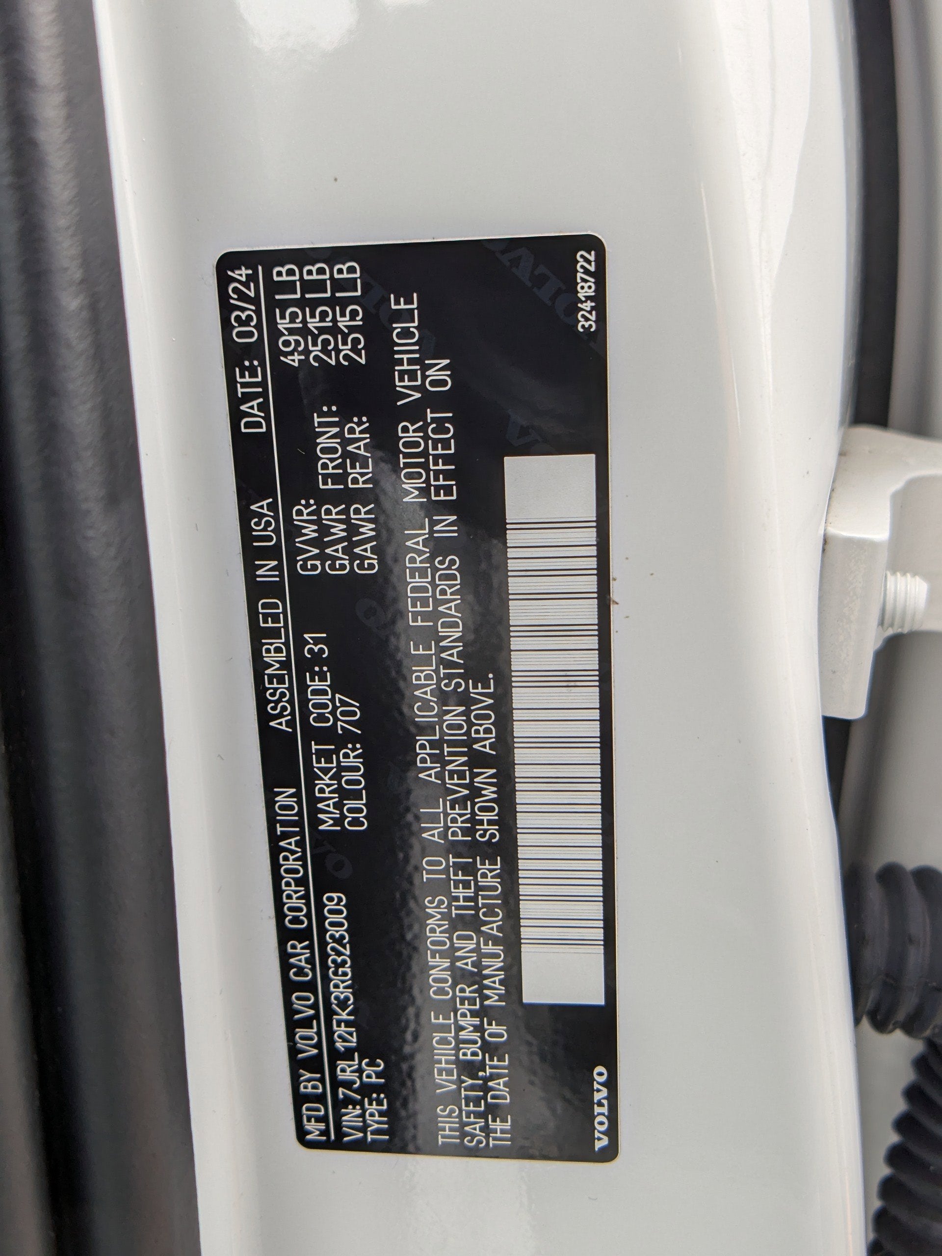 2024 Volvo S60 Core Dark Theme