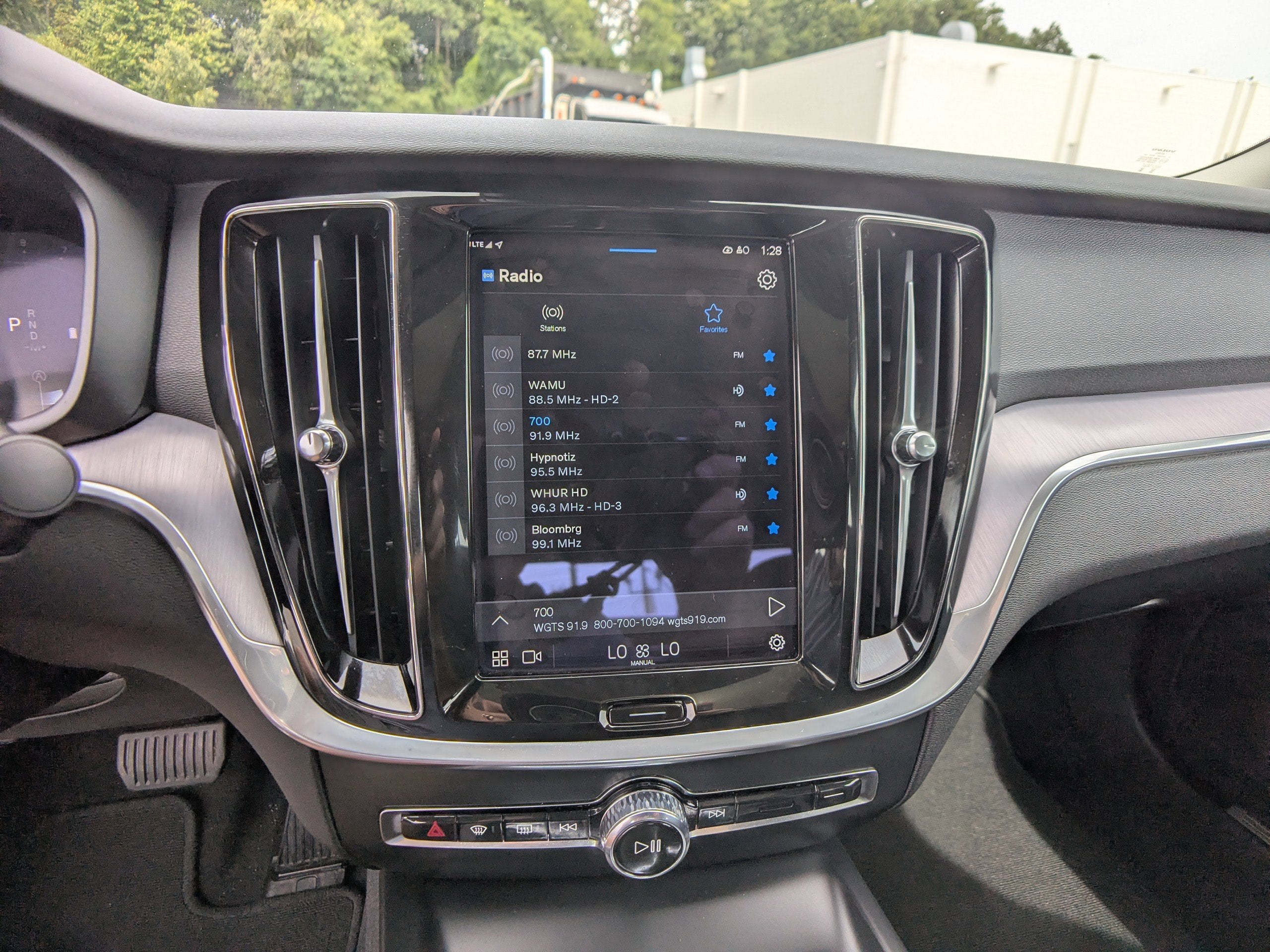 2024 Volvo S60 Core Dark Theme