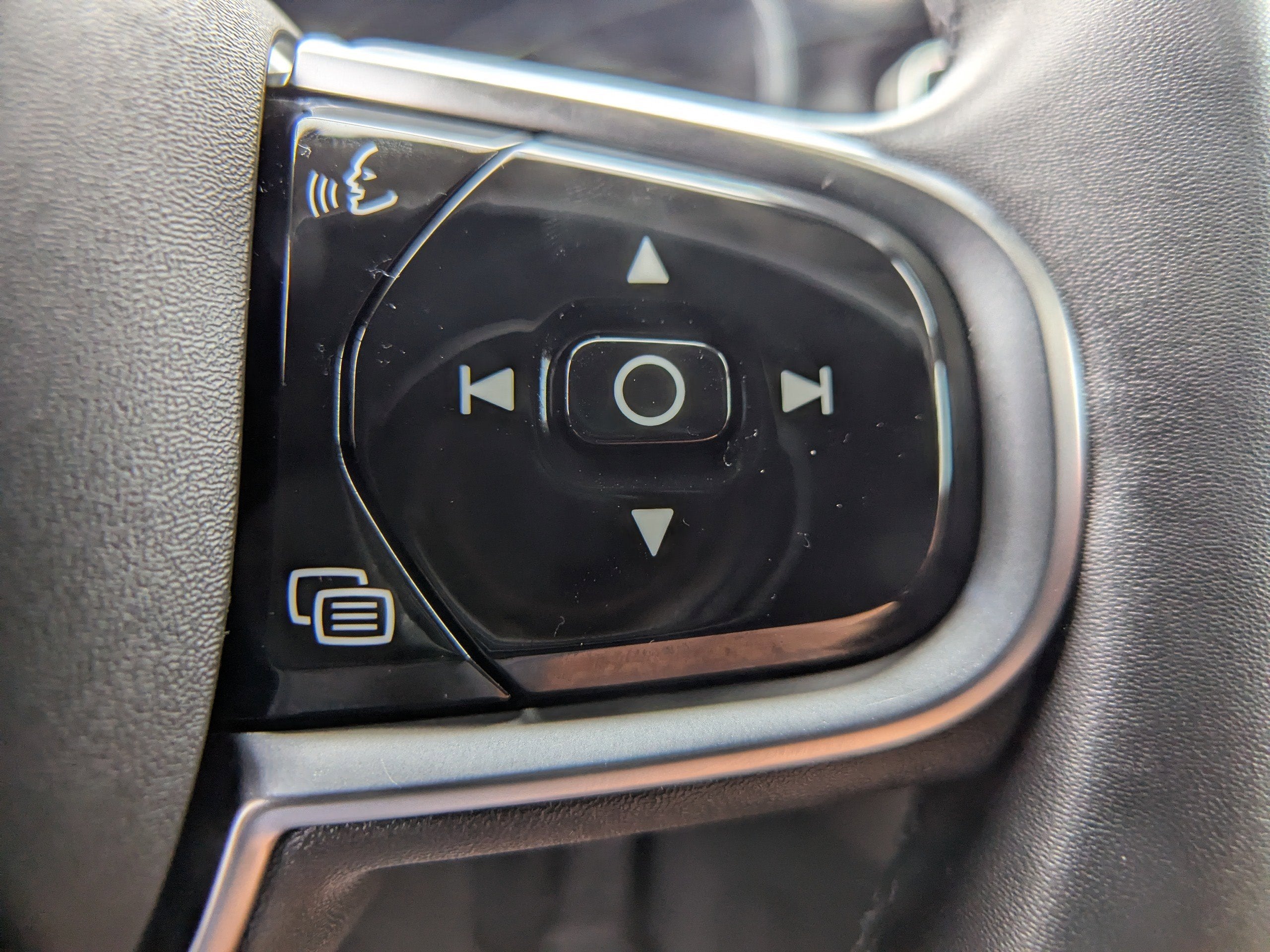 2024 Volvo S60 Core Dark Theme