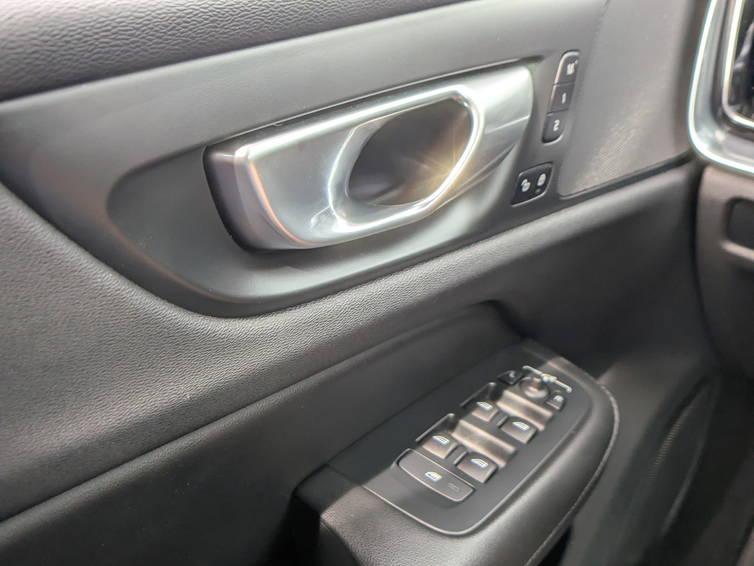 2024 Volvo S60 Core Dark Theme