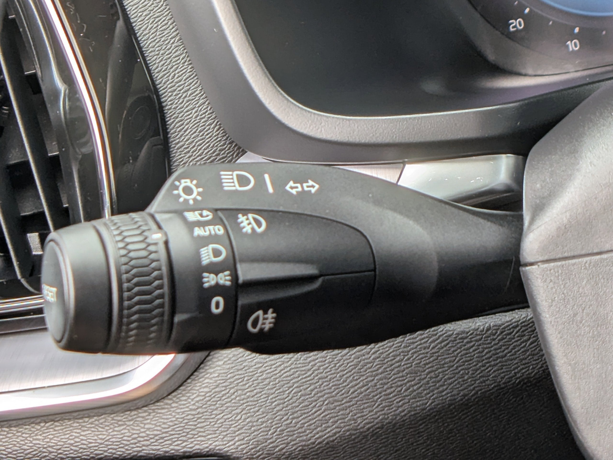 2024 Volvo S60 Core Dark Theme