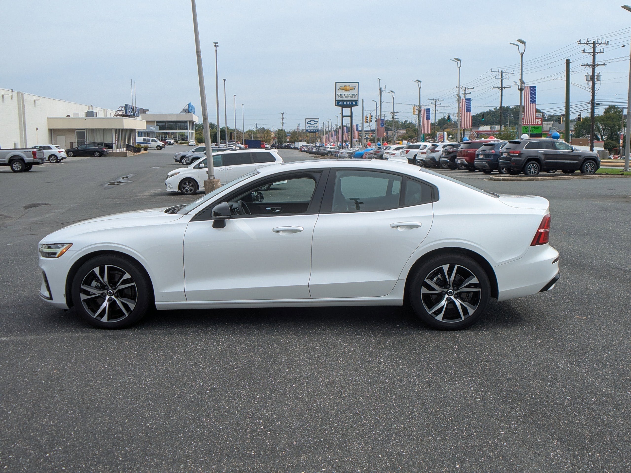 2024 Volvo S60 Core Dark Theme