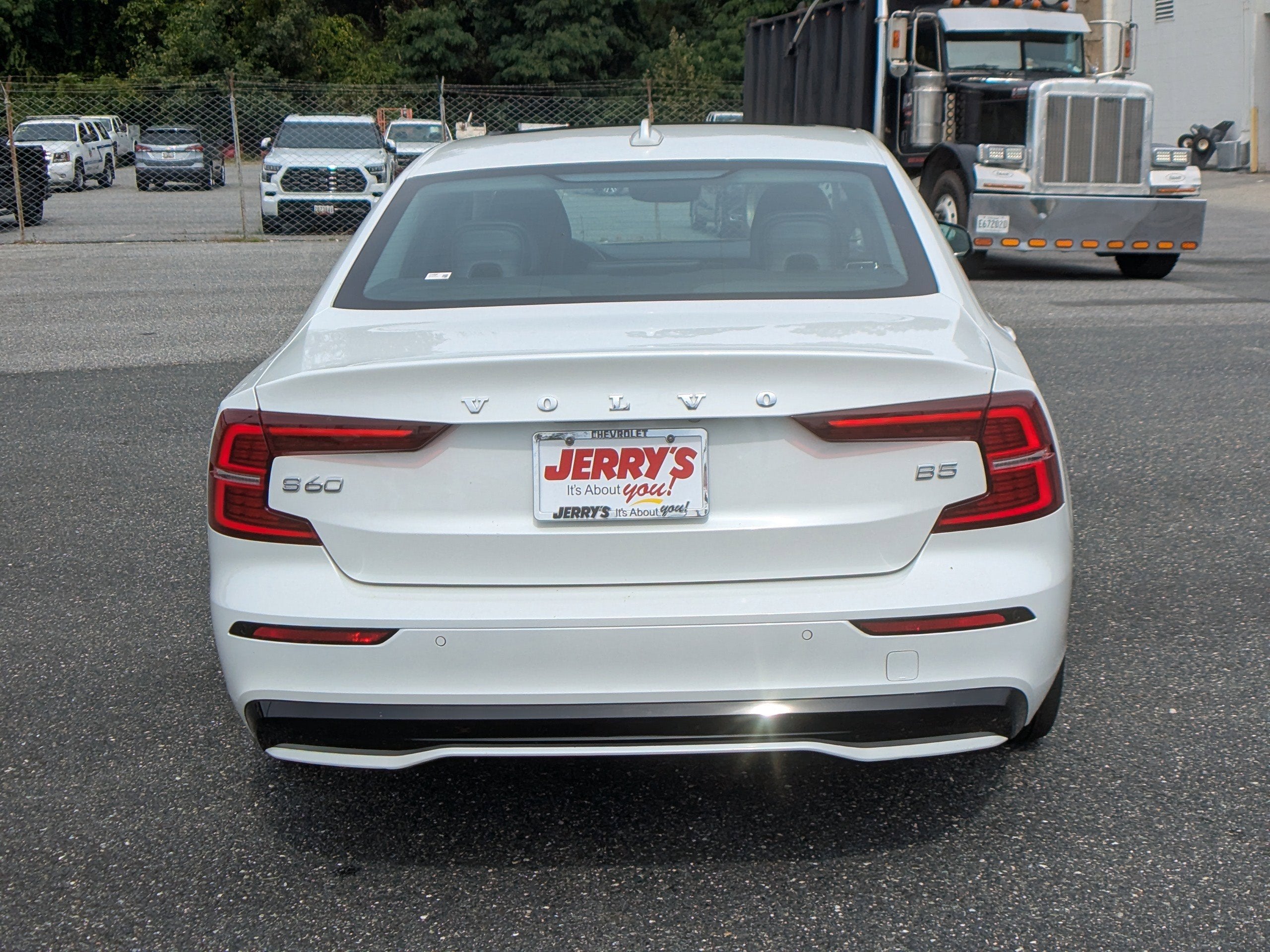 2024 Volvo S60 Core Dark Theme