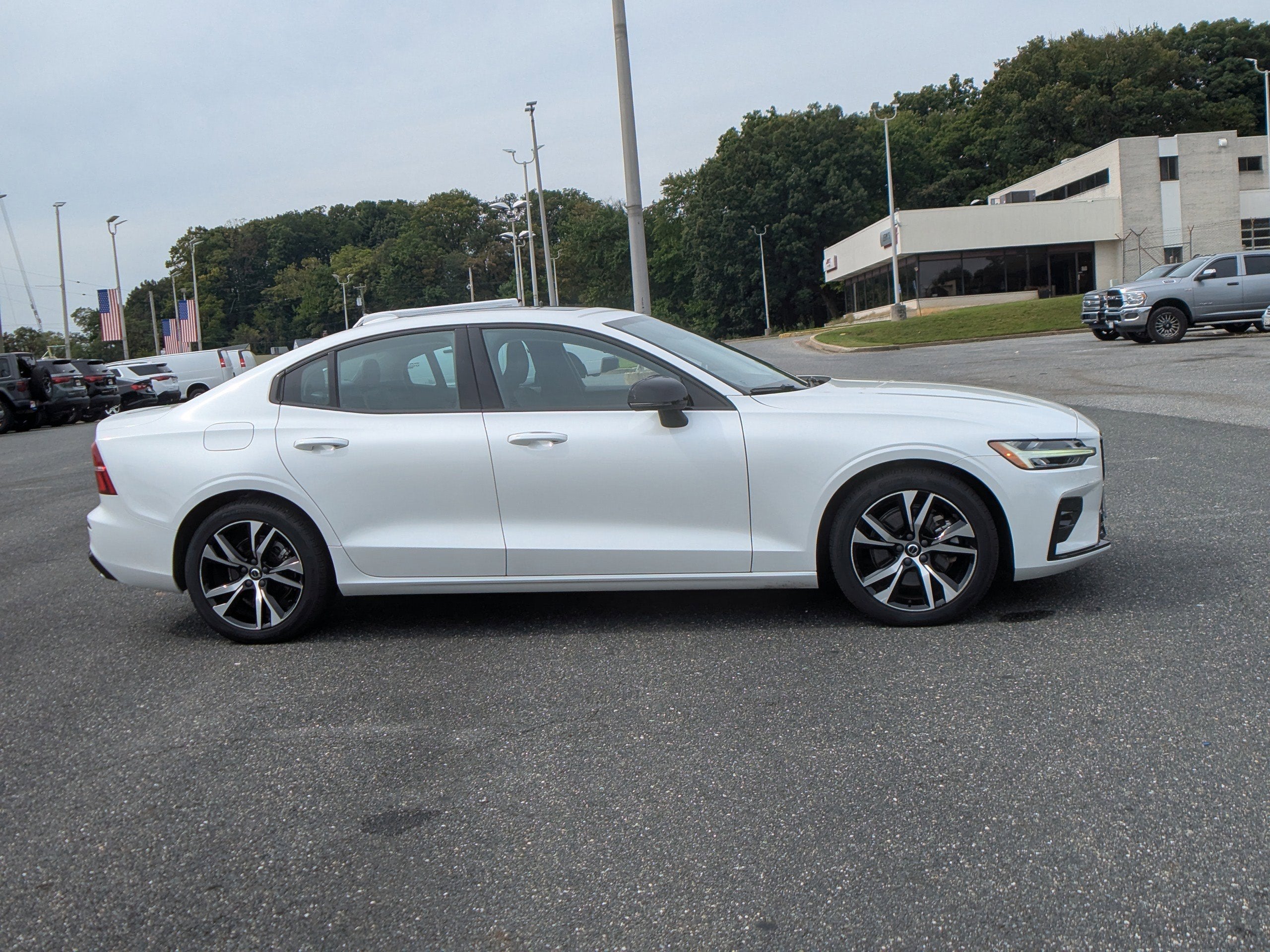 2024 Volvo S60 Core Dark Theme