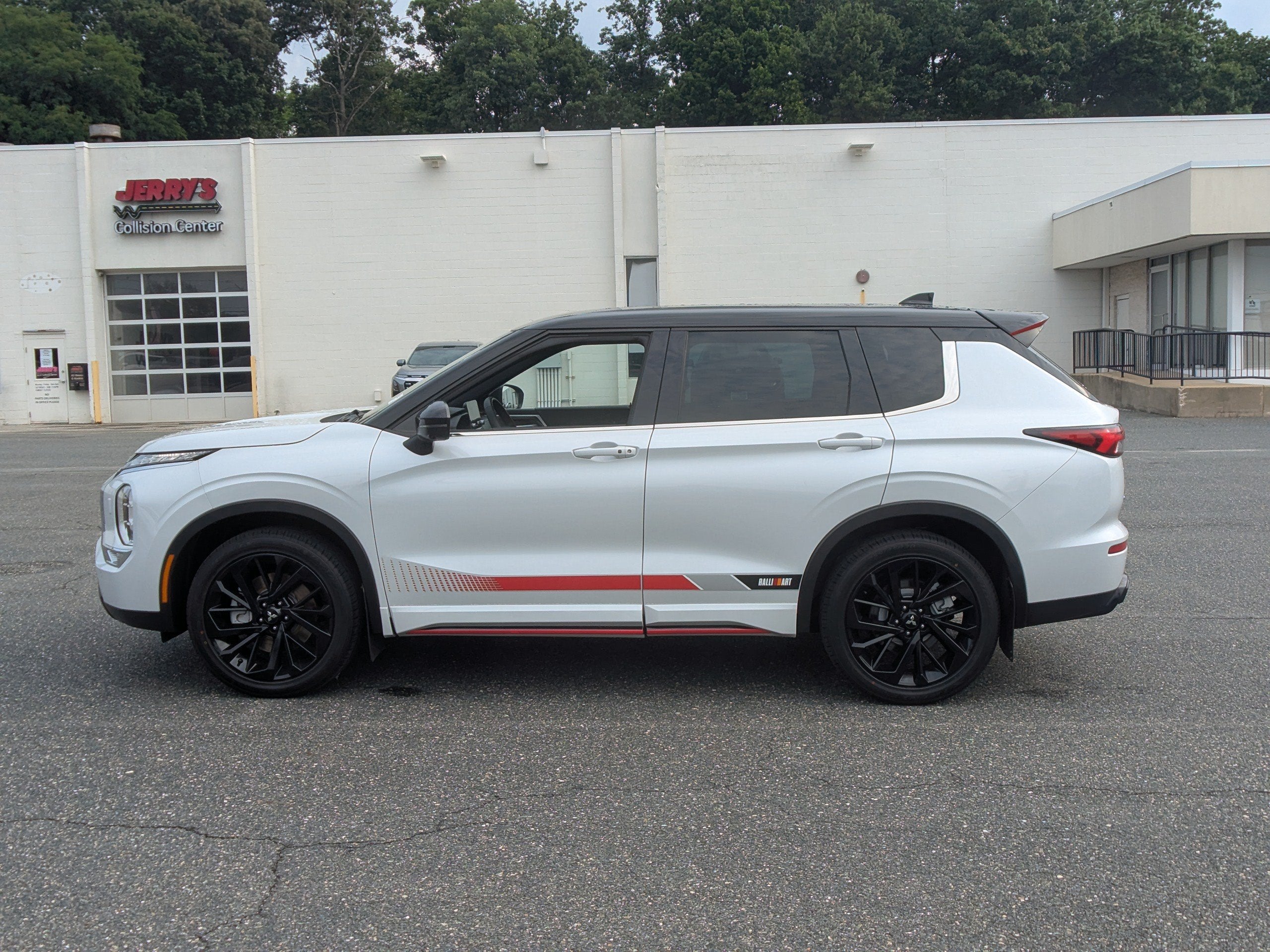 2023 Mitsubishi Outlander Ralliart S-AWC