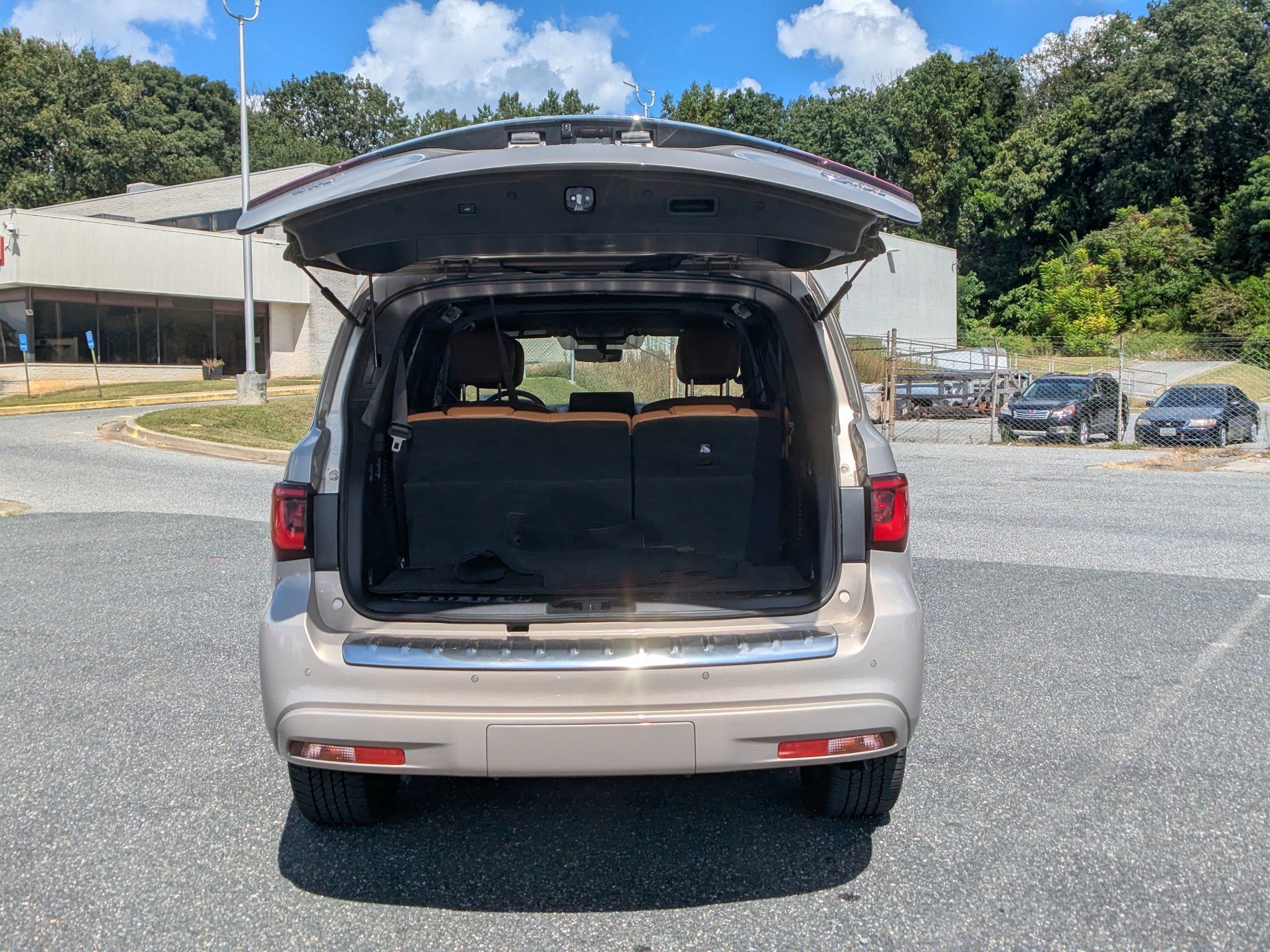 2024 INFINITI QX80 SENSORY