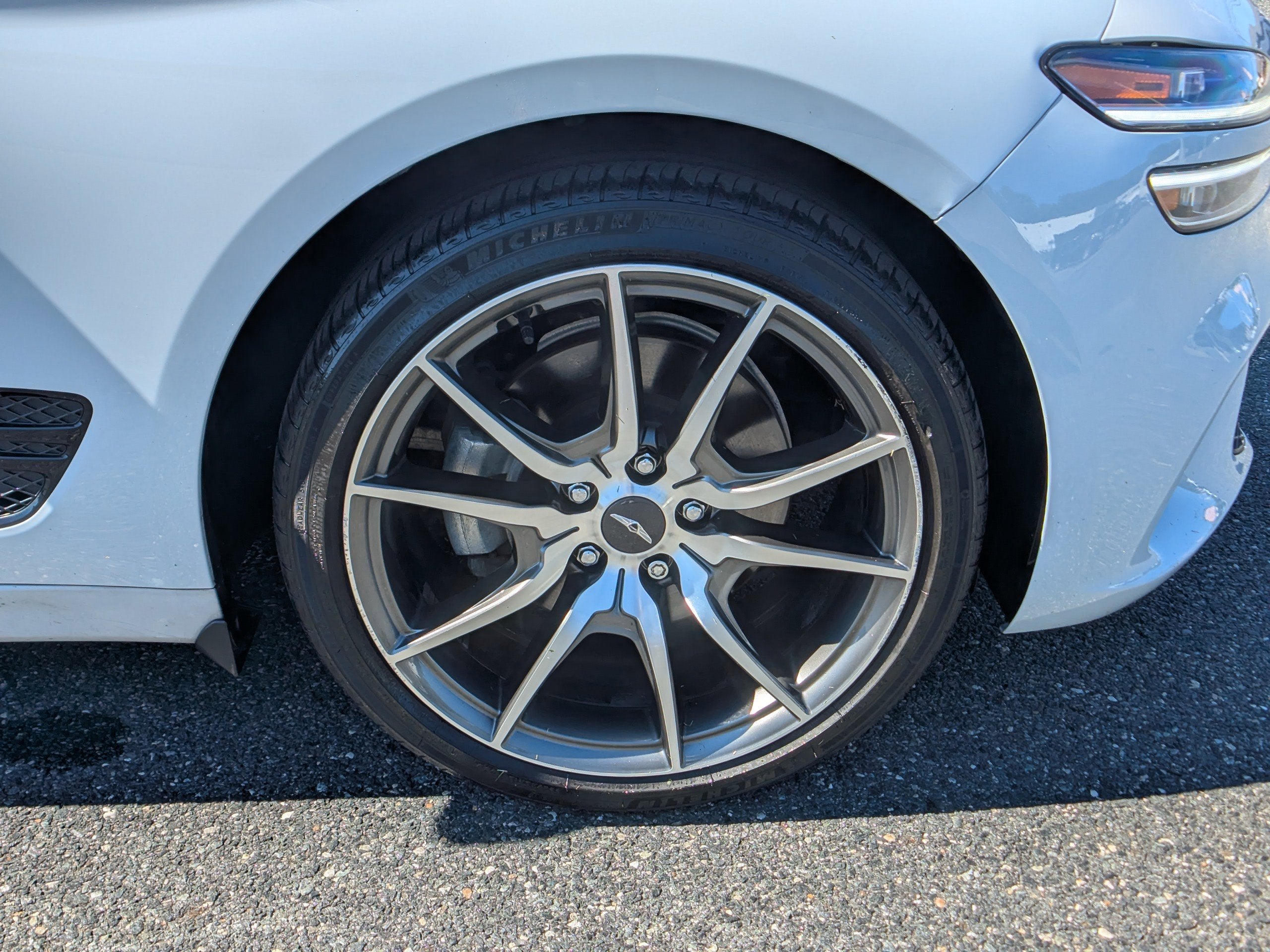 2023 Genesis G70 2.0T