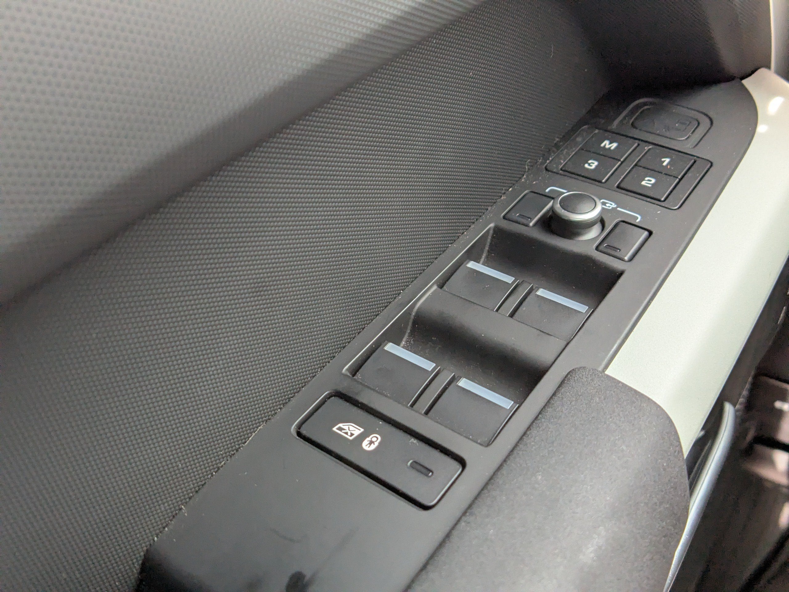 2022 Land Rover Defender X-Dynamic SE