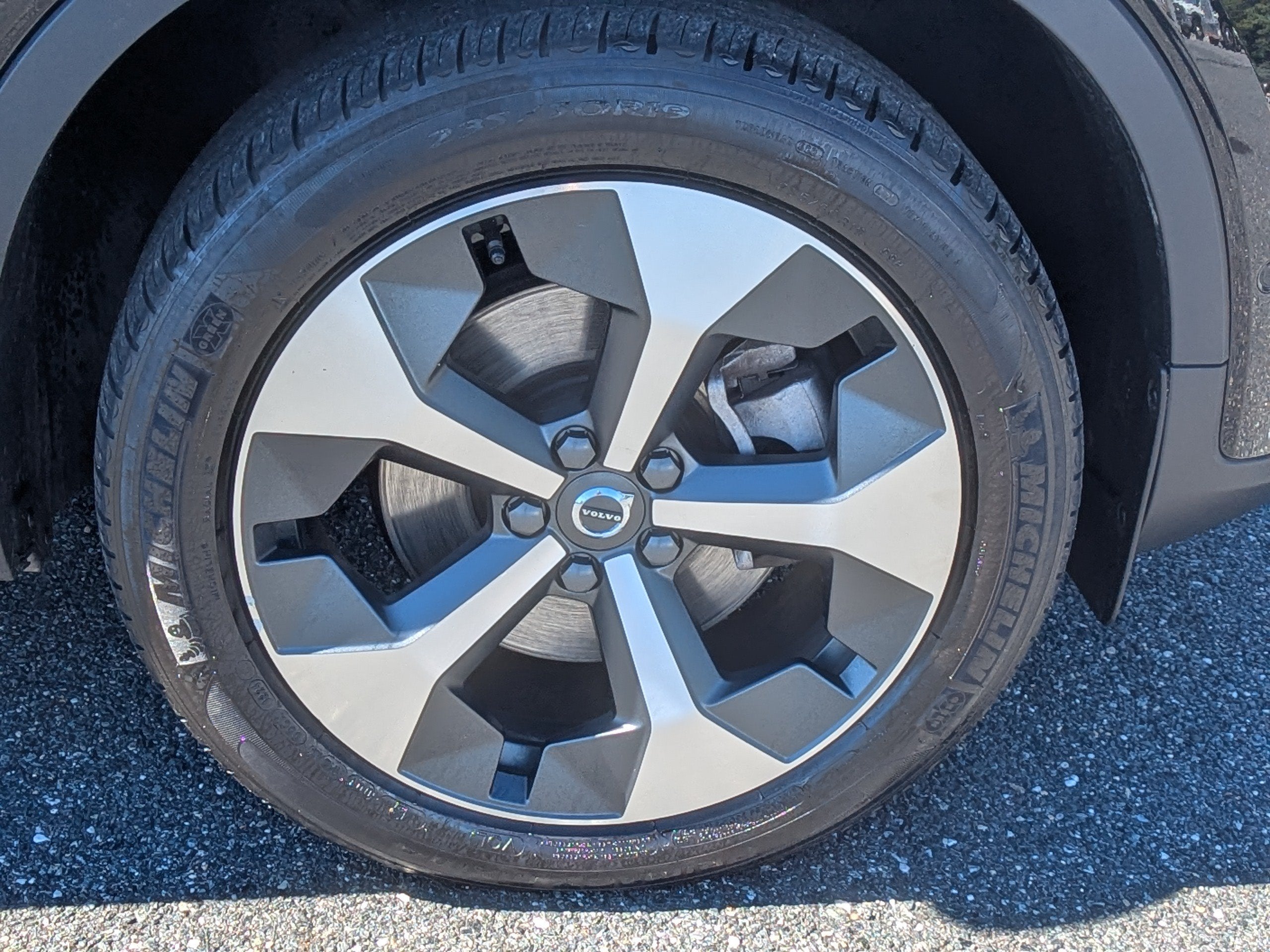 2025 Volvo XC40 B5 Plus Bright Theme
