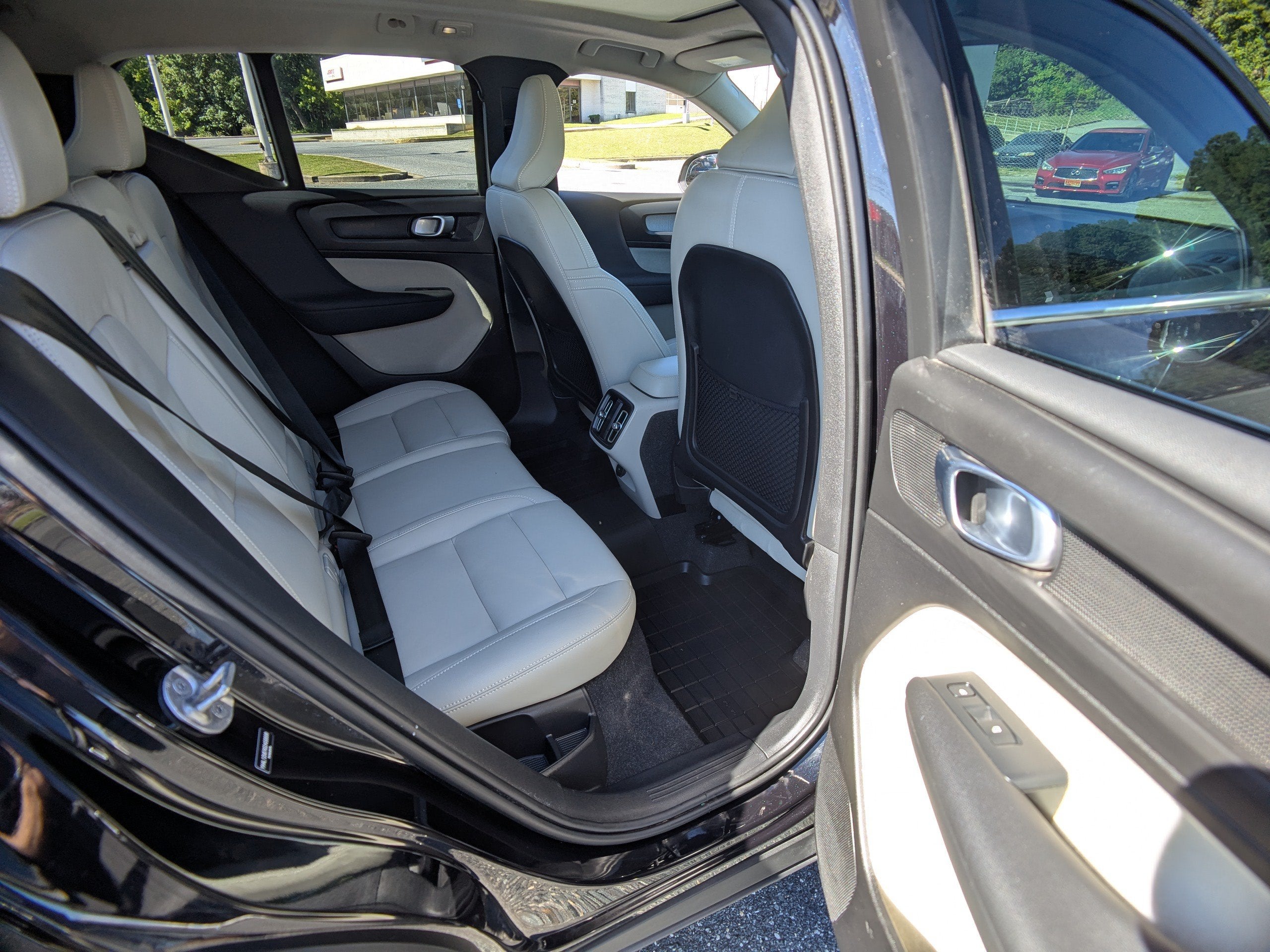 2025 Volvo XC40 B5 Plus Bright Theme