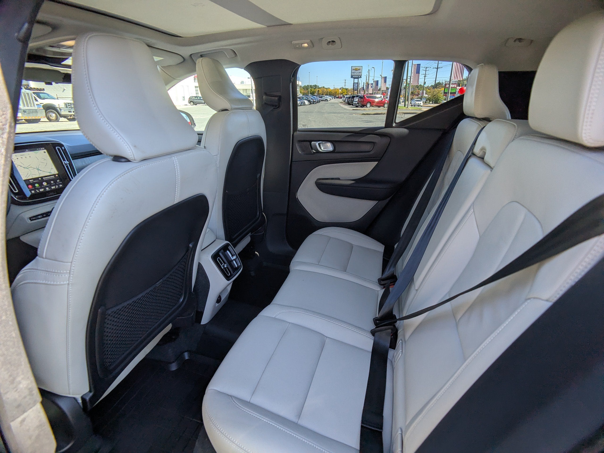 2025 Volvo XC40 B5 Plus Bright Theme
