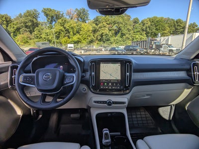 2025 Volvo XC40 B5 Plus Bright Theme
