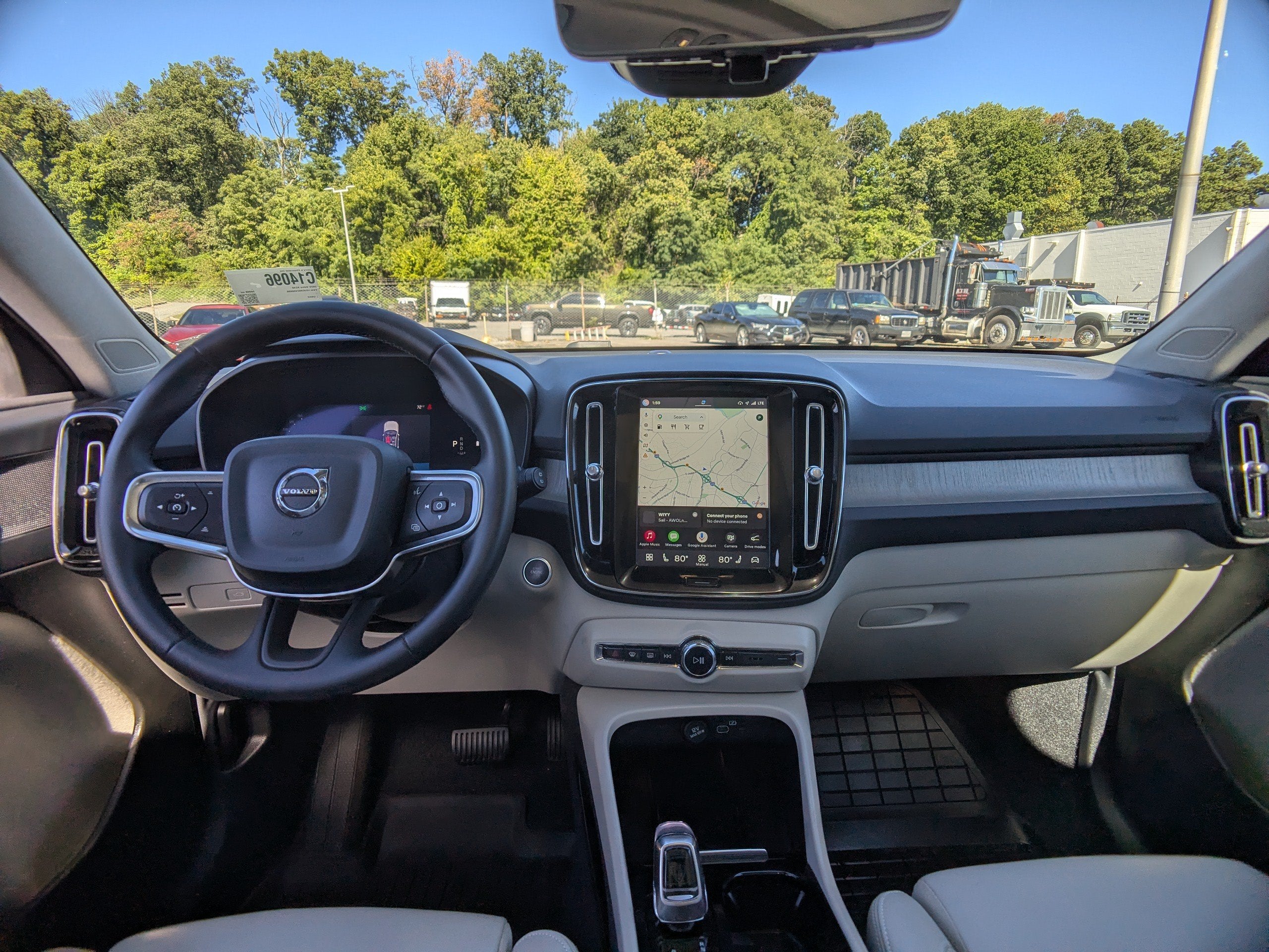 2025 Volvo XC40 B5 Plus Bright Theme