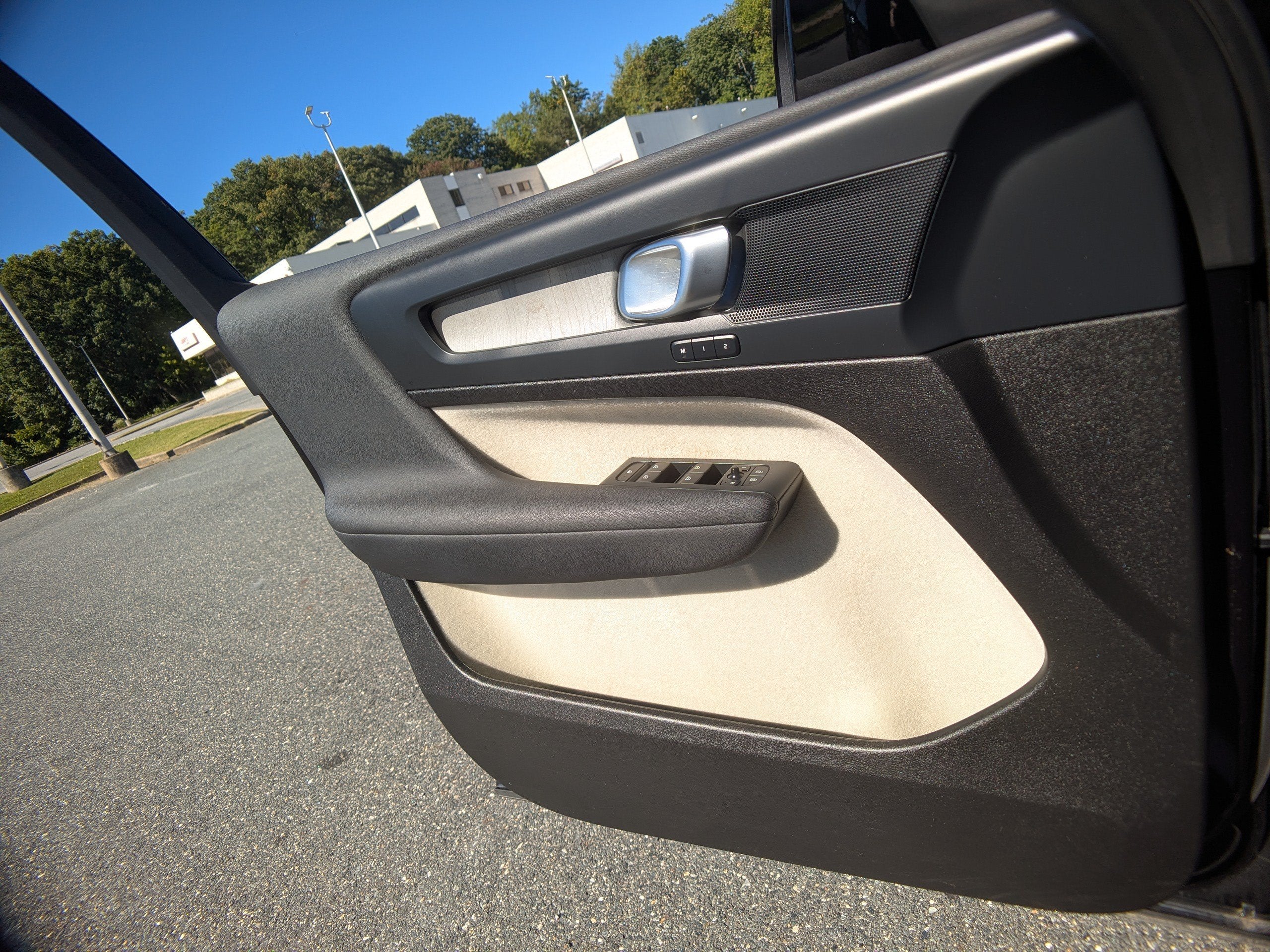 2025 Volvo XC40 B5 Plus Bright Theme