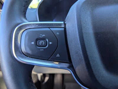 2025 Volvo XC40 B5 Plus Bright Theme