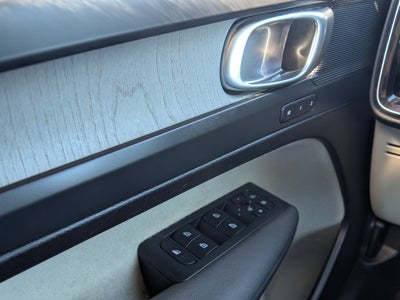 2025 Volvo XC40 B5 Plus Bright Theme