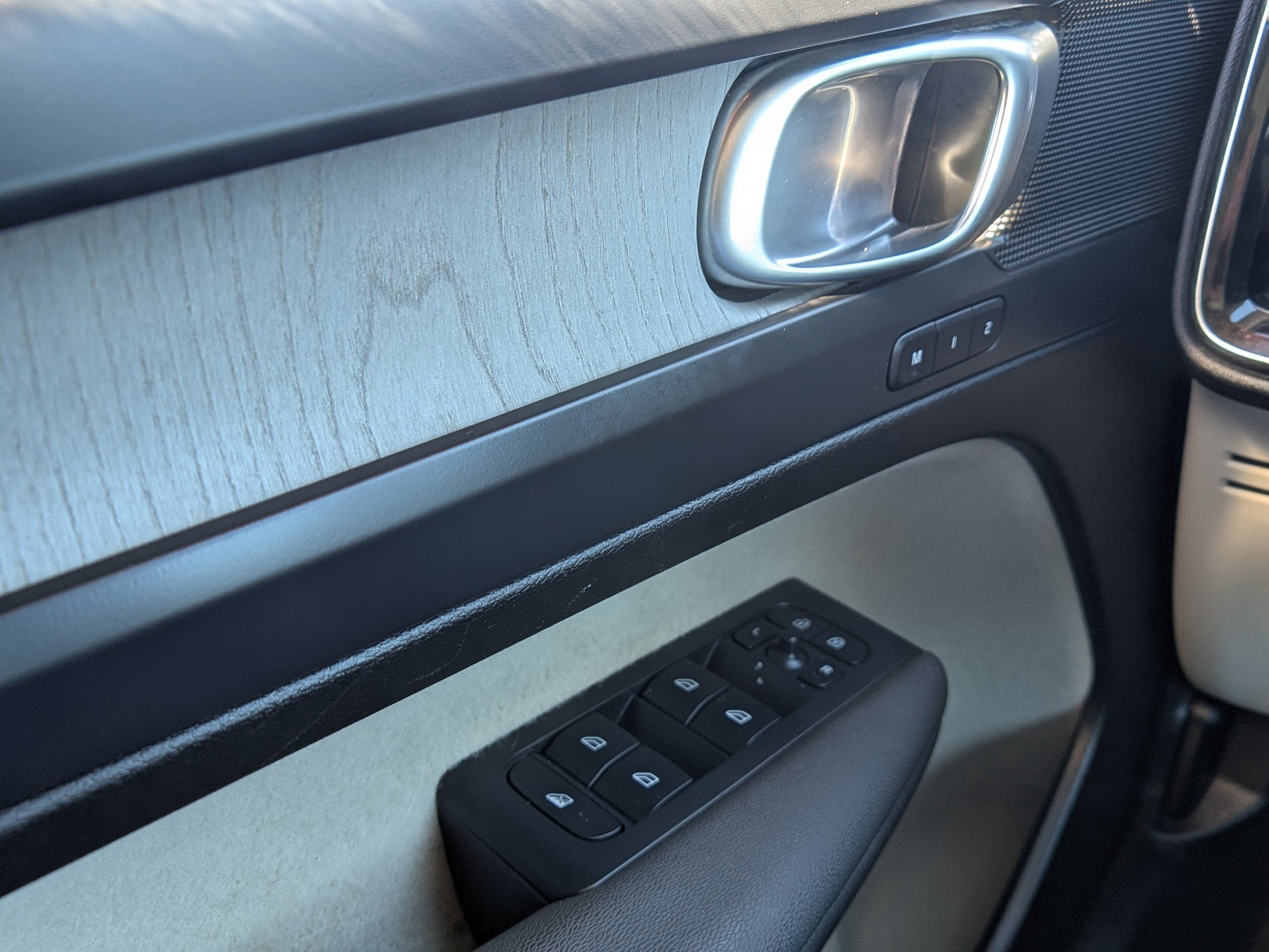 2025 Volvo XC40 B5 Plus Bright Theme