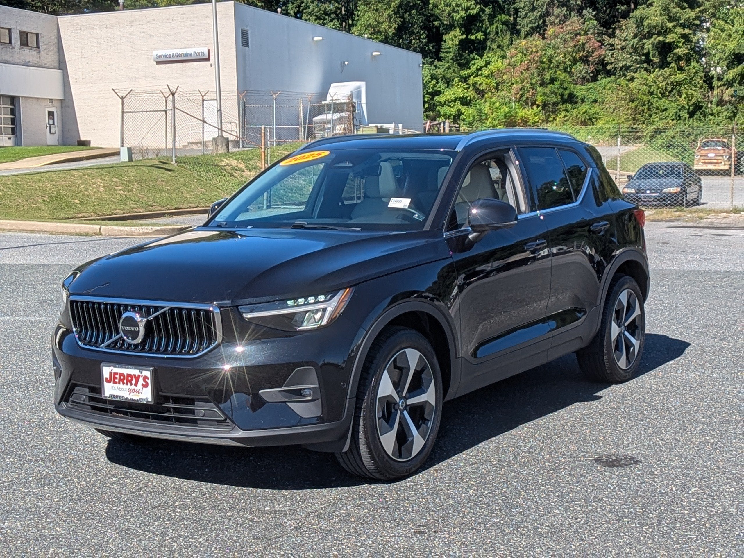 2025 Volvo XC40 B5 Plus Bright Theme