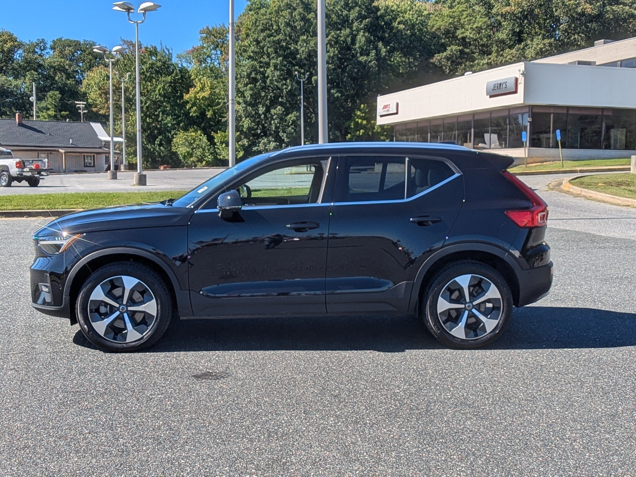 2025 Volvo XC40 B5 Plus Bright Theme