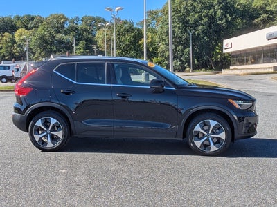 2025 Volvo XC40 B5 Plus Bright Theme