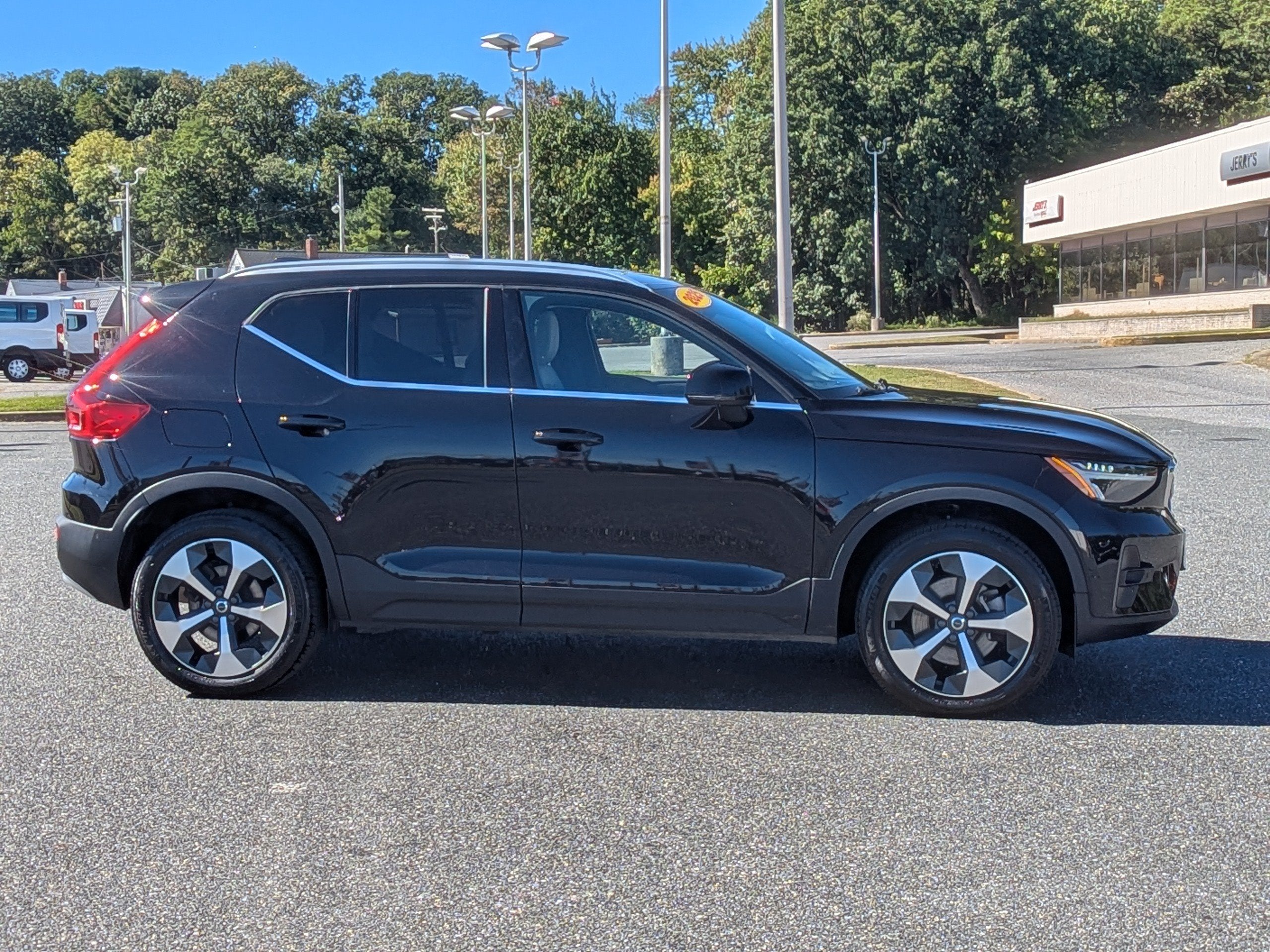 2025 Volvo XC40 B5 Plus Bright Theme