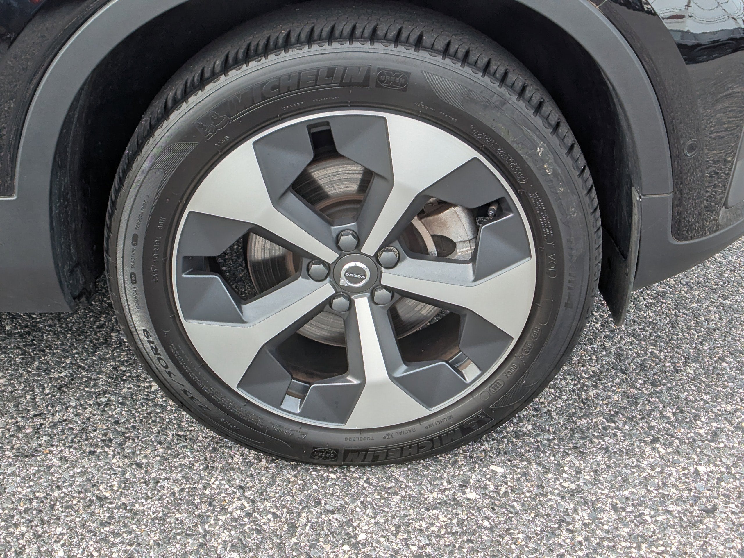 2023 Volvo XC40 Plus Bright Theme