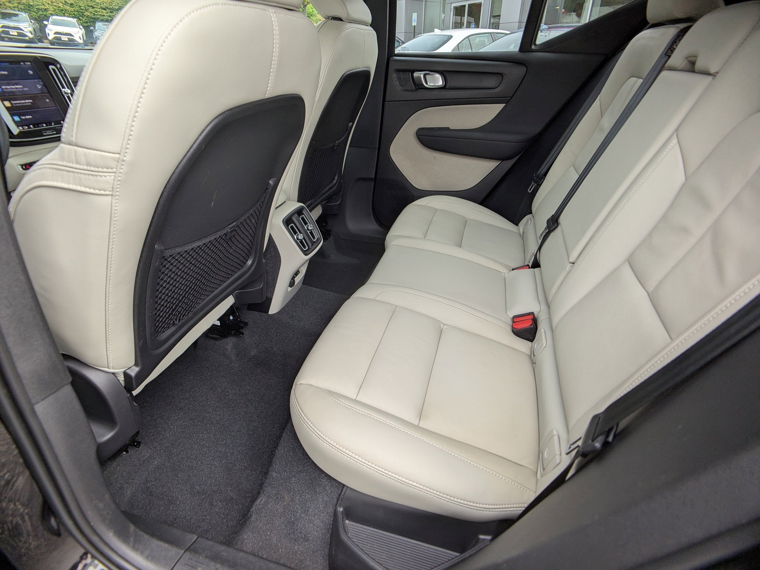 2023 Volvo XC40 Plus Bright Theme