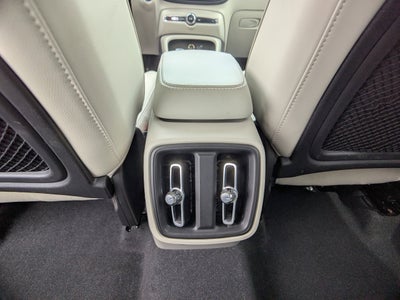 2023 Volvo XC40 Plus Bright Theme