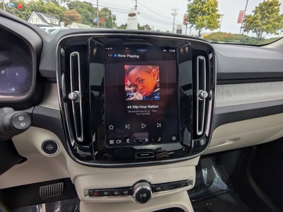 2023 Volvo XC40 Plus Bright Theme