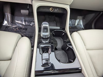 2023 Volvo XC40 Plus Bright Theme