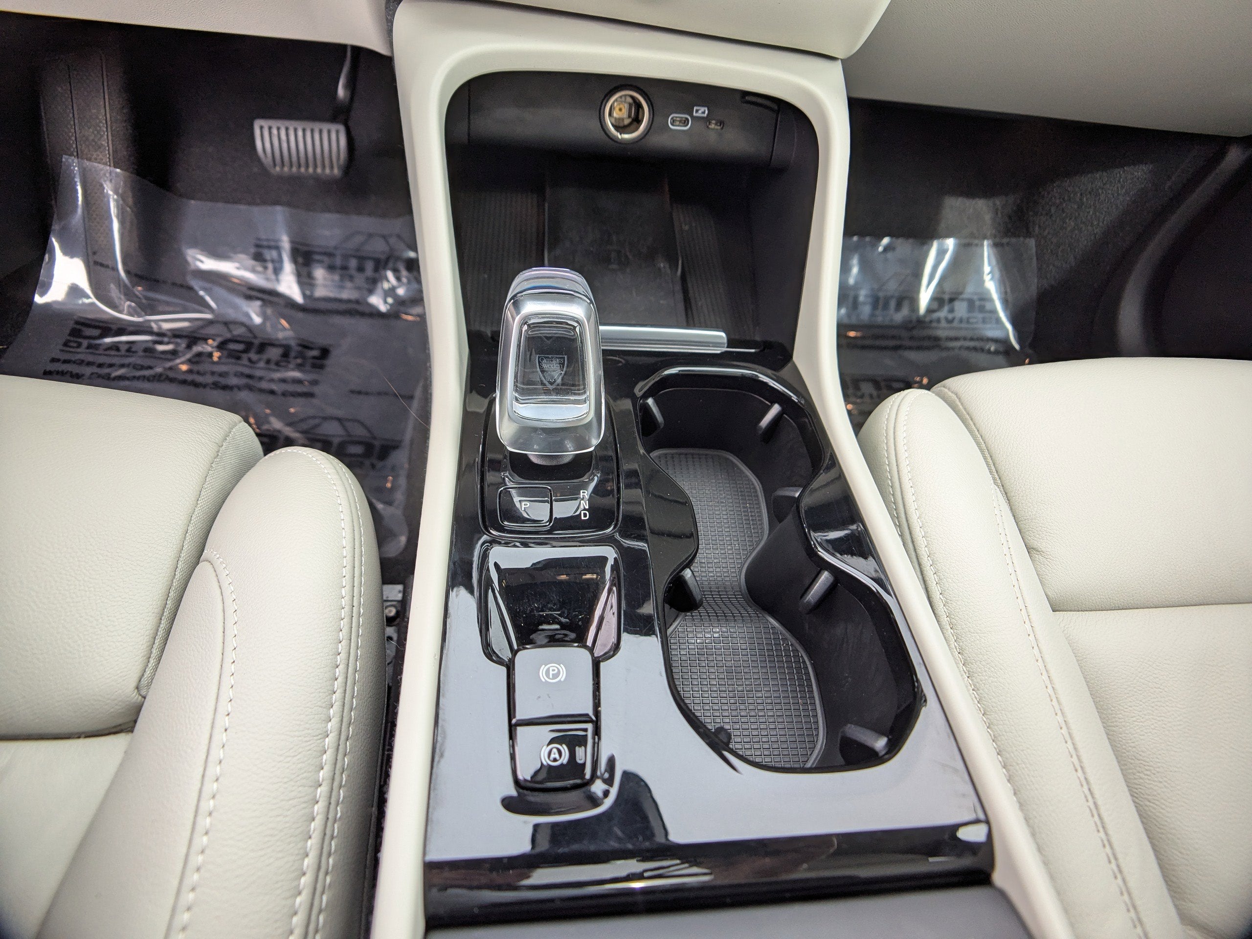 2023 Volvo XC40 Plus Bright Theme