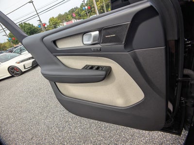 2023 Volvo XC40 Plus Bright Theme