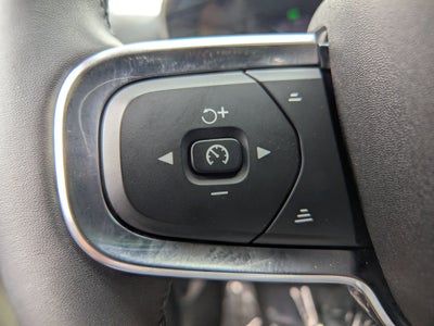 2023 Volvo XC40 Plus Bright Theme