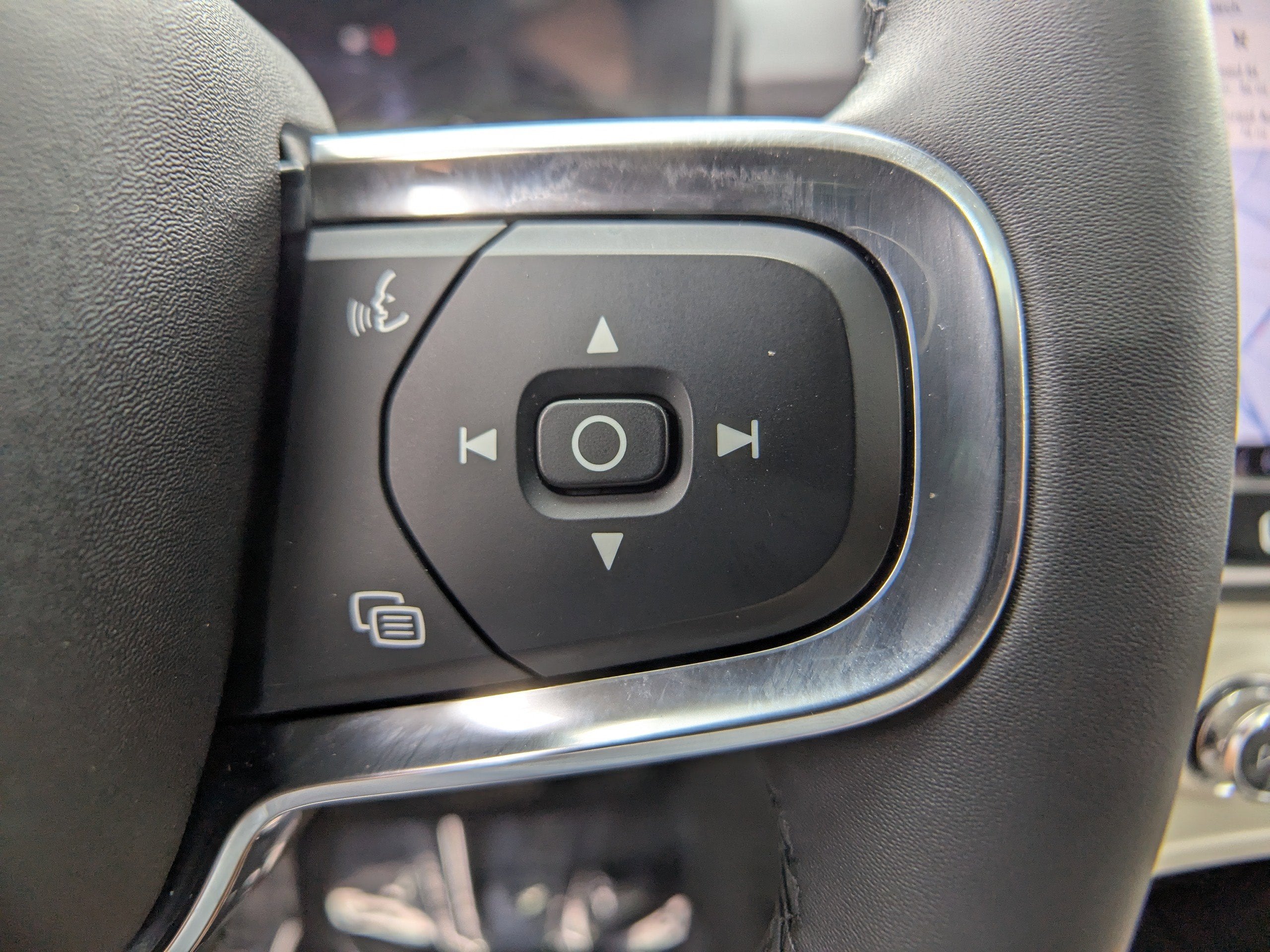 2023 Volvo XC40 Plus Bright Theme