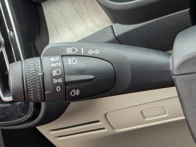 2023 Volvo XC40 Plus Bright Theme