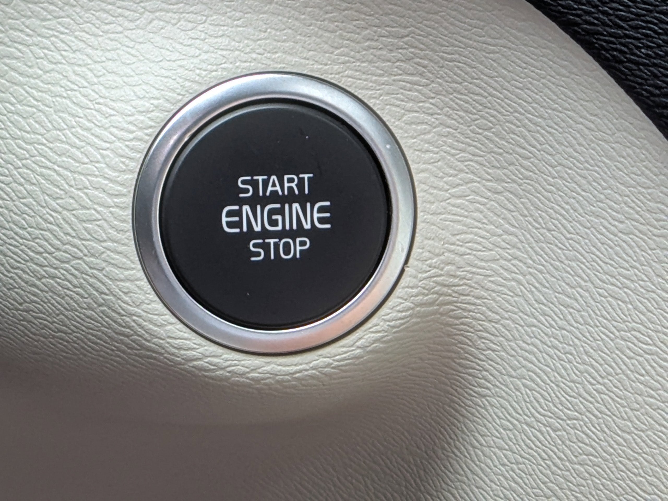 2023 Volvo XC40 Plus Bright Theme