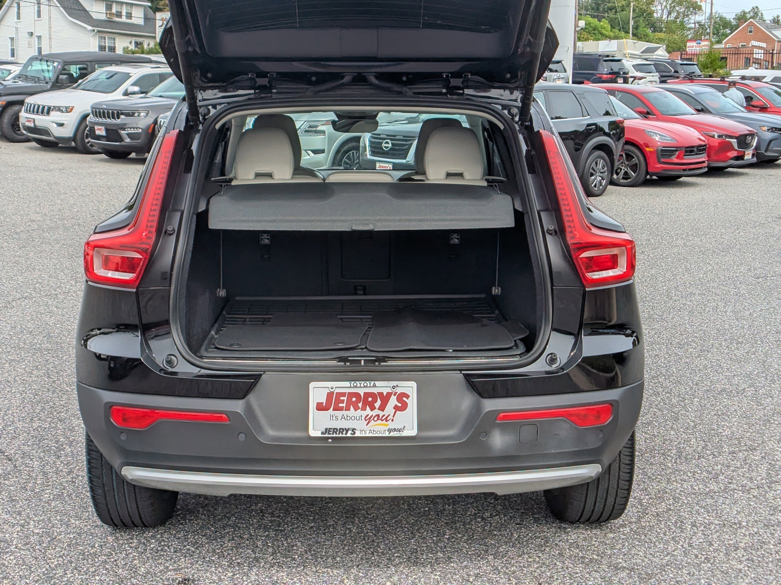 2023 Volvo XC40 Plus Bright Theme