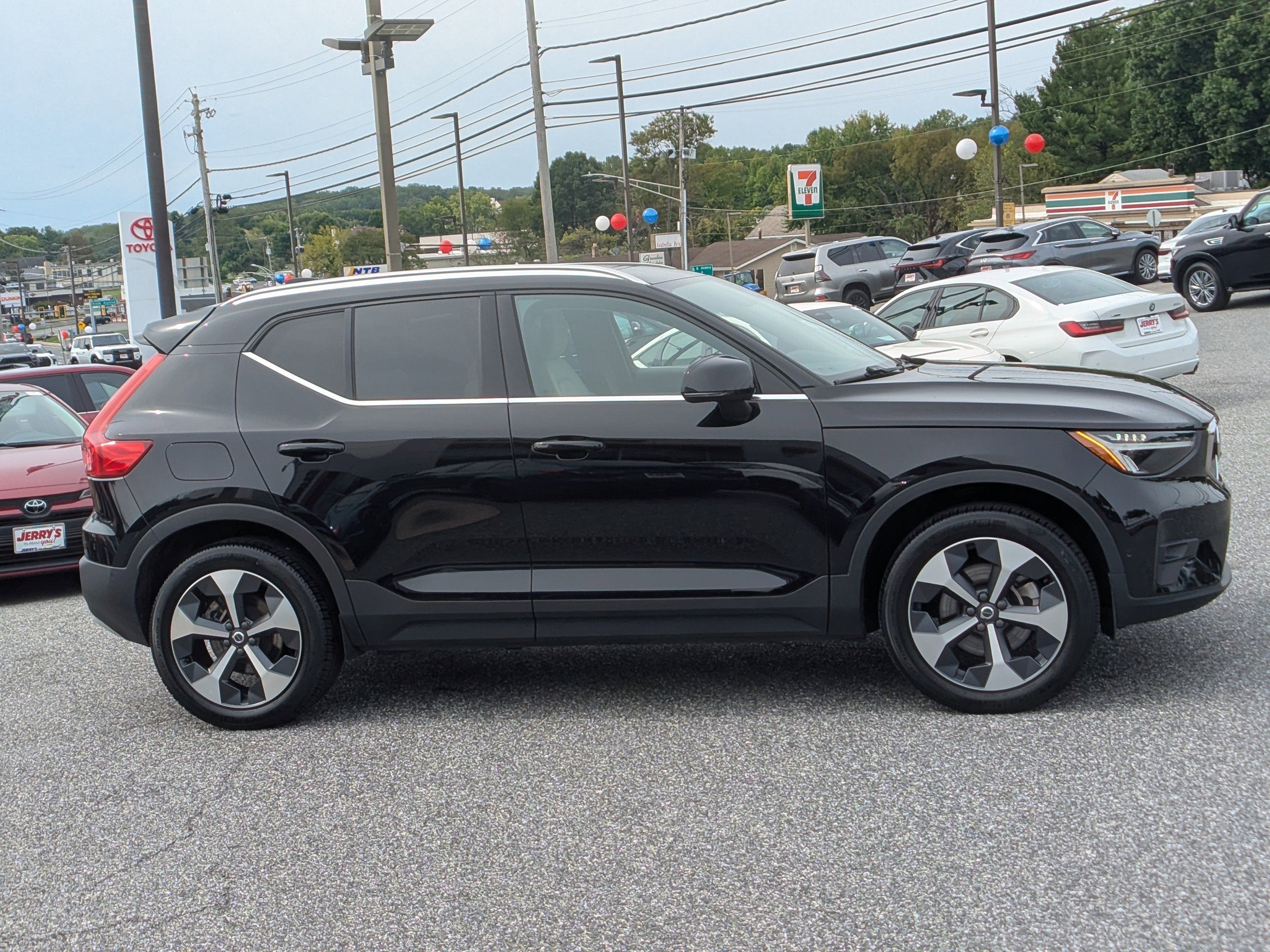 2023 Volvo XC40 Plus Bright Theme