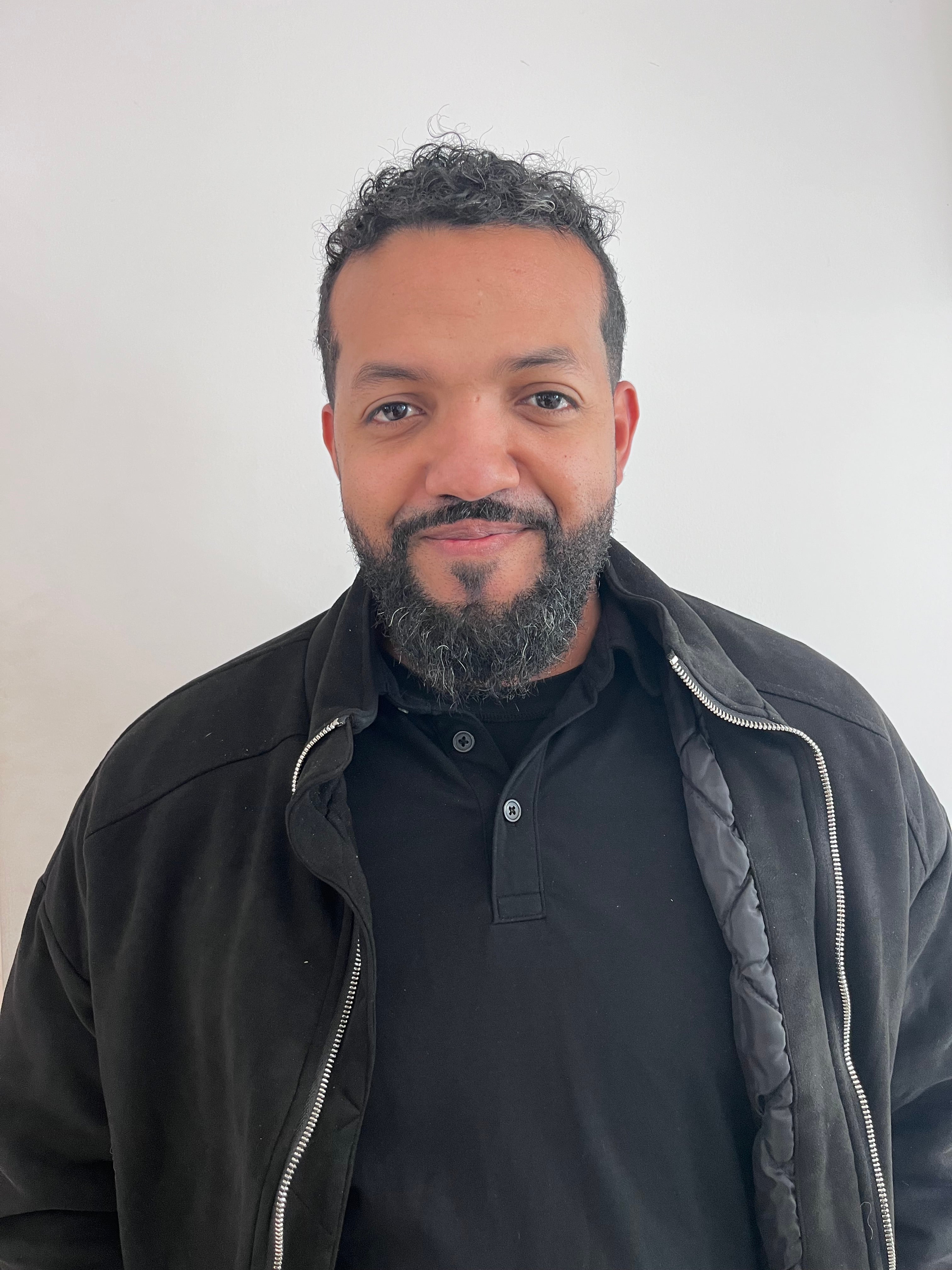 Leo Garcia (Habla Español)